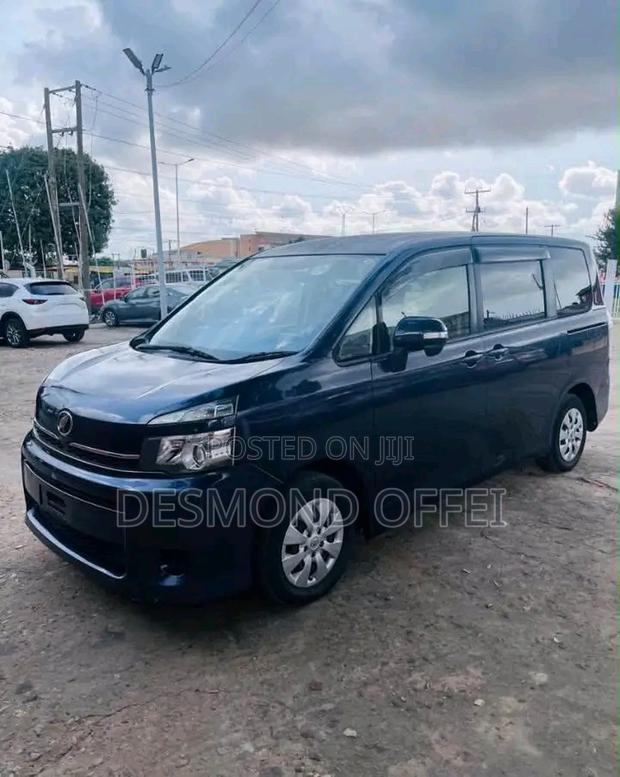 Toyota Voxy 2010 Black