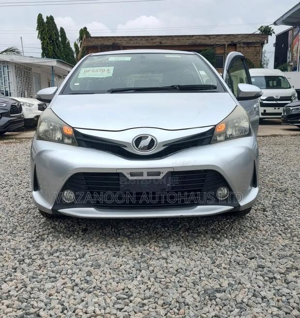 Toyota Vitz 2014 Silver