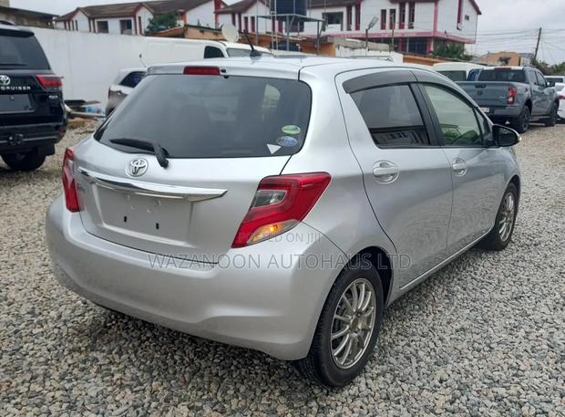 Toyota Vitz 2014 Silver