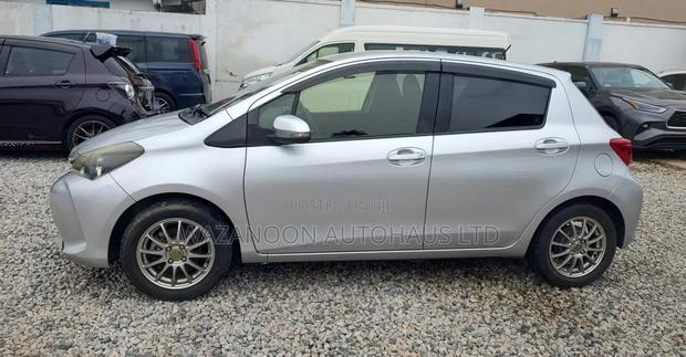 Toyota Vitz 2014 Silver