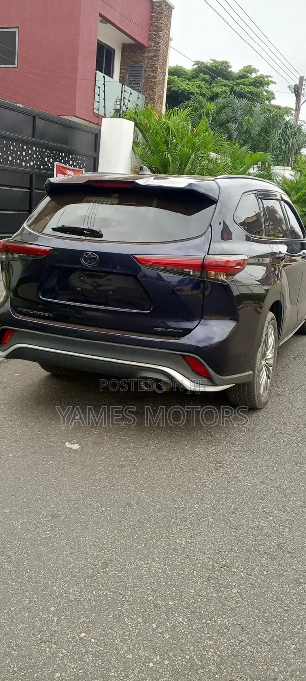 Toyota Highlander 2022 Blue