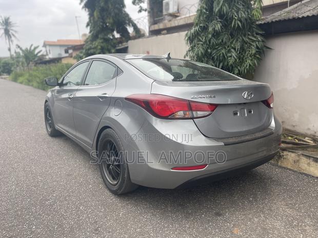 Hyundai Elantra Limited Sedan FWD (1.8L 4cyl 6A) 2016 Gray