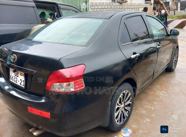 Toyota Yaris 2011 Black