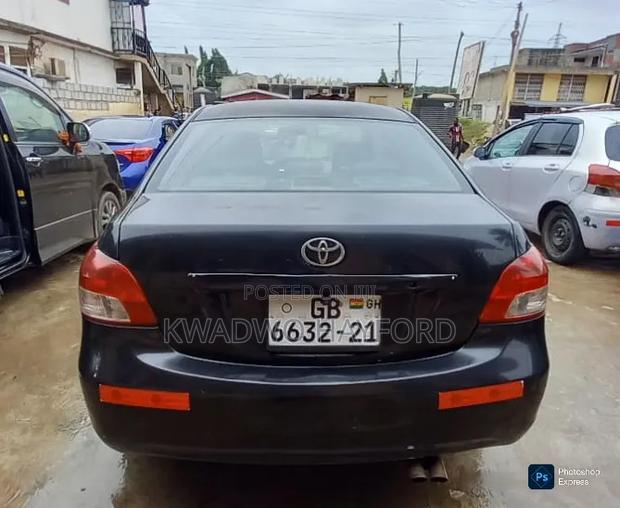 Toyota Yaris 2011 Black
