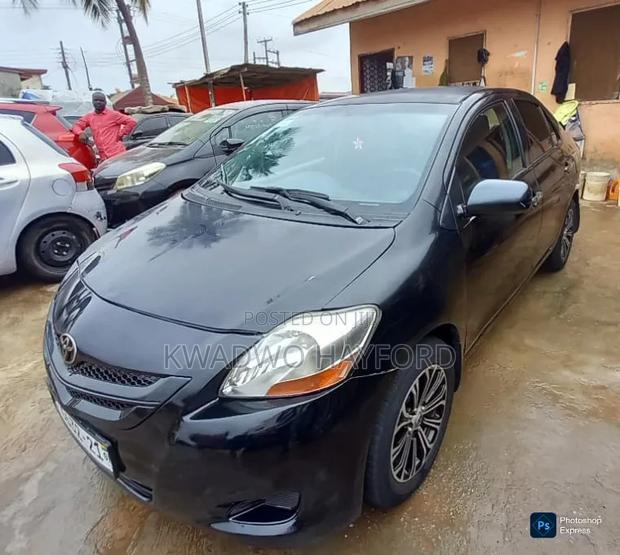 Toyota Yaris 2011 Black