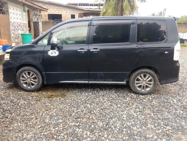 Toyota Voxy 2013 Black