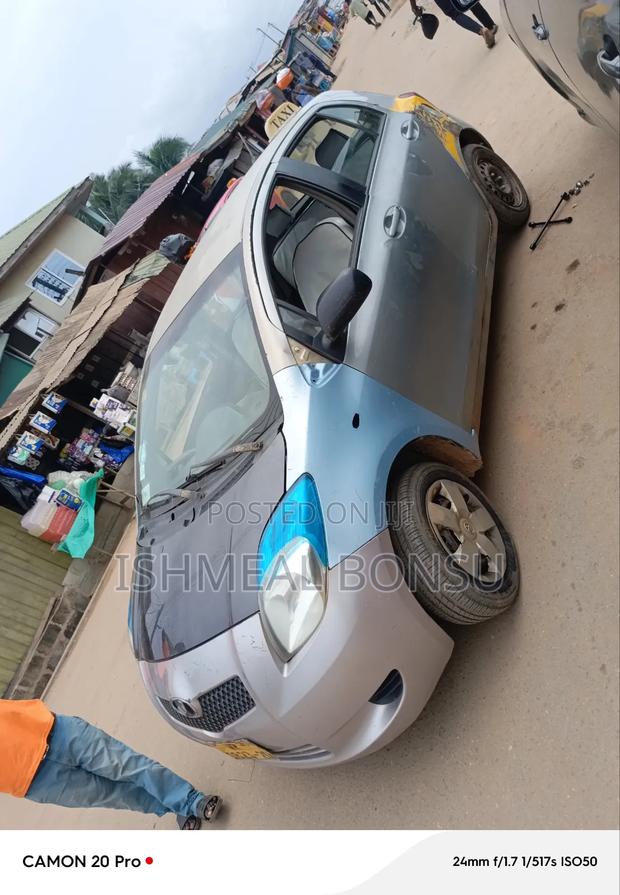 Toyota Yaris 2010 Gray