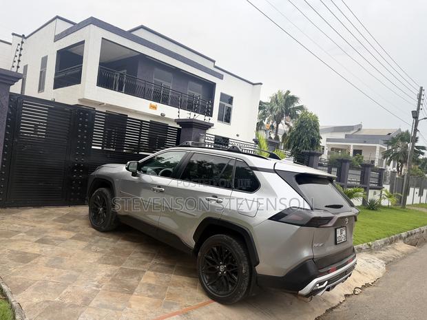 Toyota RAV4 XLE AWD 2024 Silver