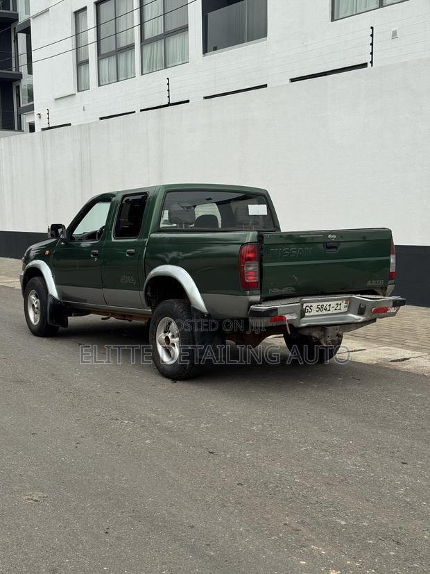 Nissan Navara 2.5 dCi 2008 Green