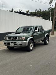 Nissan Navara 2.5 dCi 2008 Green for sale