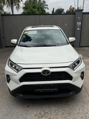Toyota RAV4 XLE 2021 White for sale