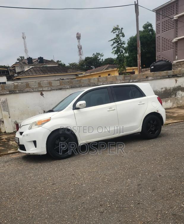 Scion xD Base 2009 White