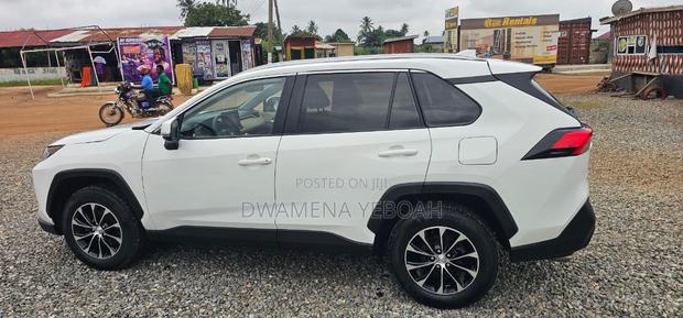 Toyota RAV4 XLE AWD 2019 White