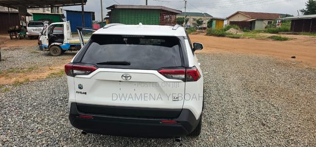 Toyota RAV4 XLE AWD 2019 White