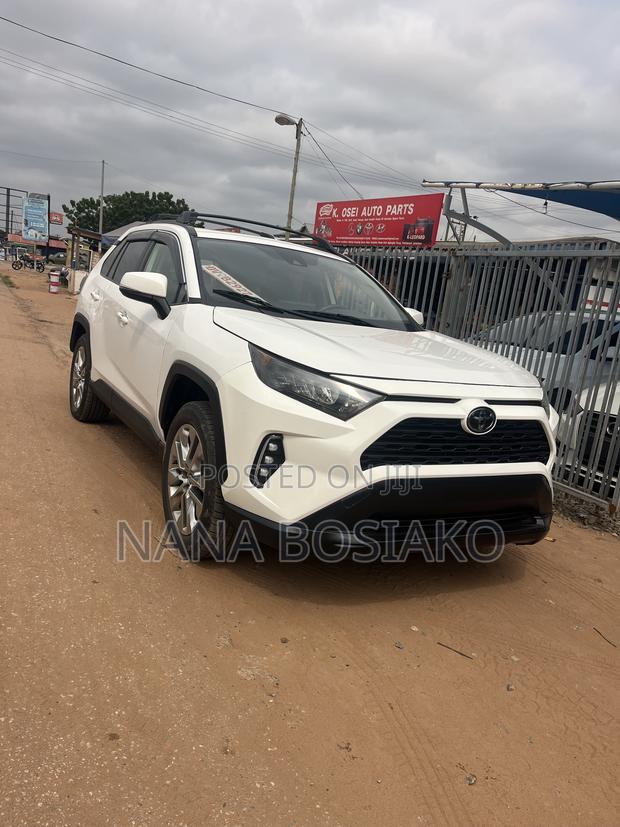 Toyota RAV4 XLE AWD 2020 White