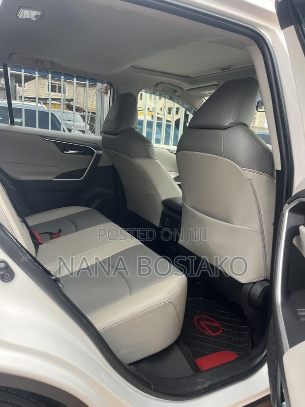 Toyota RAV4 XLE AWD 2020 White