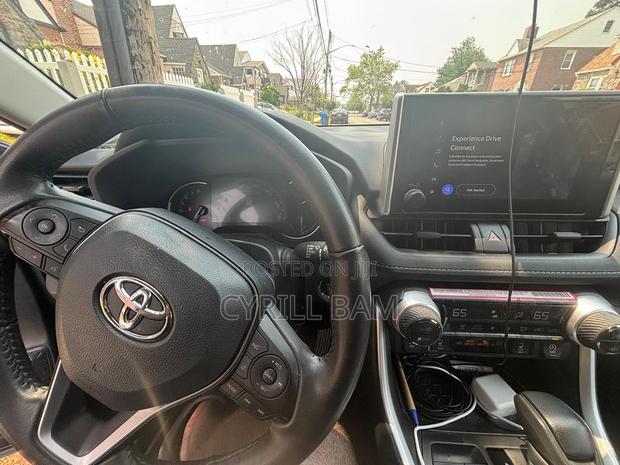 Toyota RAV4 XLE AWD 2024 Gray