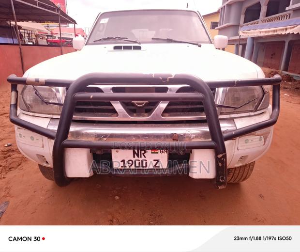 Nissan Patrol 2000 White