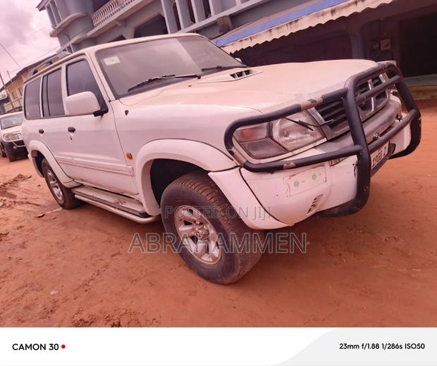 Nissan Patrol 2000 White