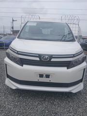 Toyota Voxy 2015 White for sale