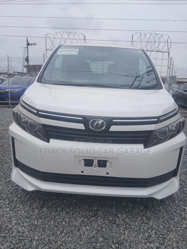 Toyota Voxy 2015 White