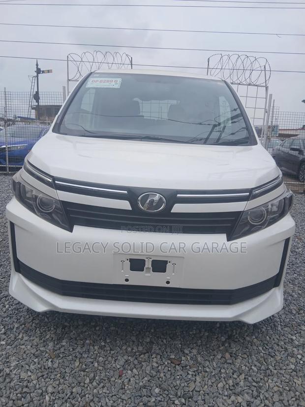 Toyota Voxy 2015 White