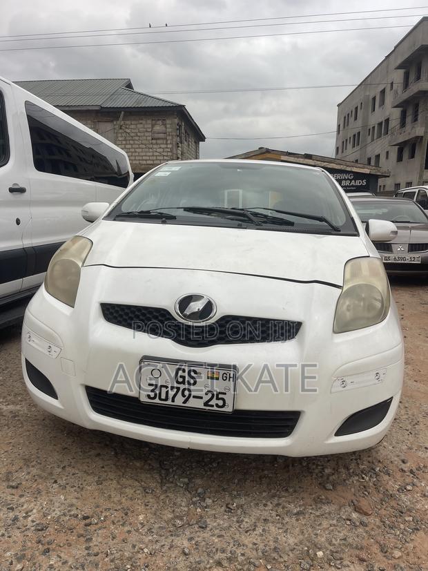 Toyota Vitz 1.0 FWD 3dr 2010 White