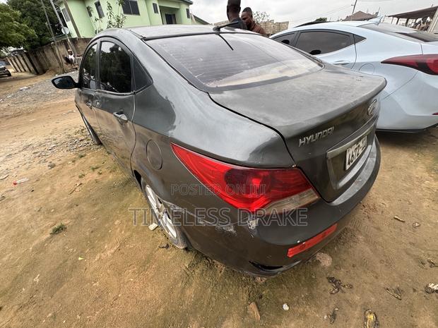 Hyundai Accent SE Automatic 2011 Gray