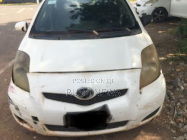 Toyota Vitz 1.0 FWD 5dr 2009 White