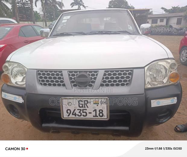Nissan Hardbody 2000 White