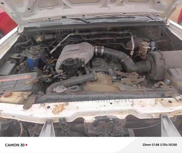 Nissan Hardbody 2000 White