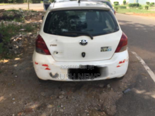 Toyota Vitz 1.0 FWD 5dr 2009 White