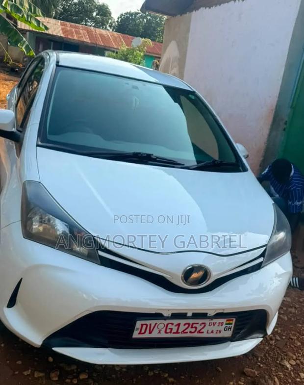 Toyota Vitz 2014 White