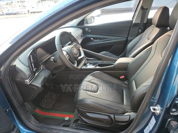 Hyundai Elantra SE 2021 Blue