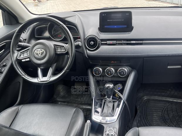 Toyota Yaris XLE Sedan 4dr 2019 Gray