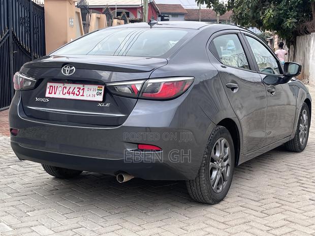 Toyota Yaris XLE Sedan 4dr 2019 Gray