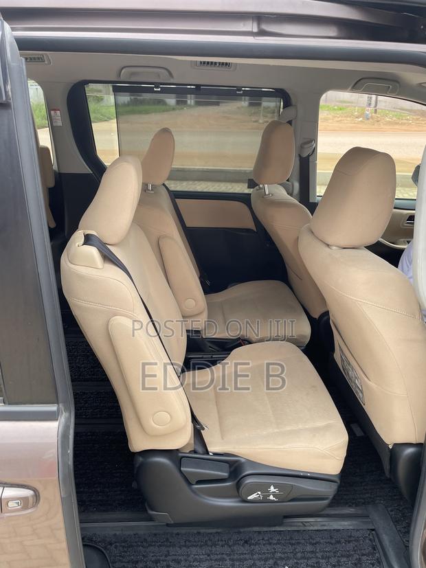 Toyota Noah 2.0 FWD (7 Seater) 2014 Brown