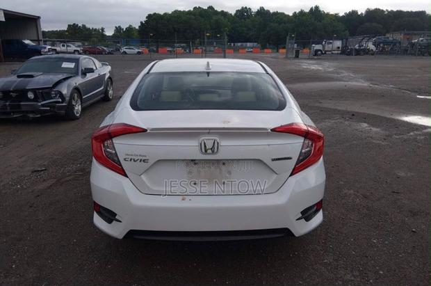 Honda Civic Touring Sedan 2018 White