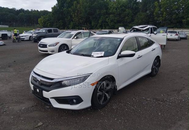 Honda Civic Touring Sedan 2018 White