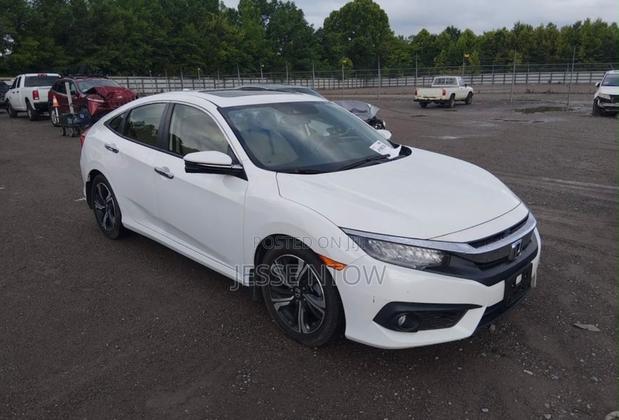 Honda Civic Touring Sedan 2018 White