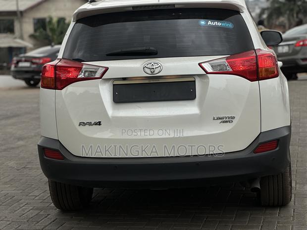 Toyota RAV4 Limited 4dr SUV AWD (2.5L 4cyl 6A) 2014 White
