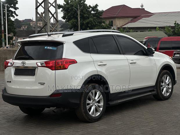 Toyota RAV4 Limited 4dr SUV AWD (2.5L 4cyl 6A) 2014 White