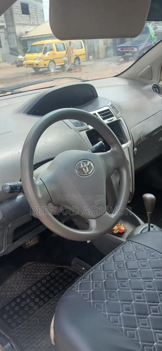 Toyota Vitz 1.3 FWD 3dr 2010 White
