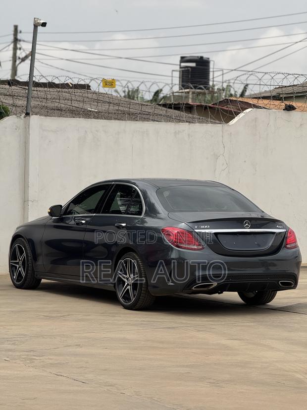 Mercedes-Benz C300 Luxury Sedan RWD (2.0L 4cyl 7A) 2017 Gray