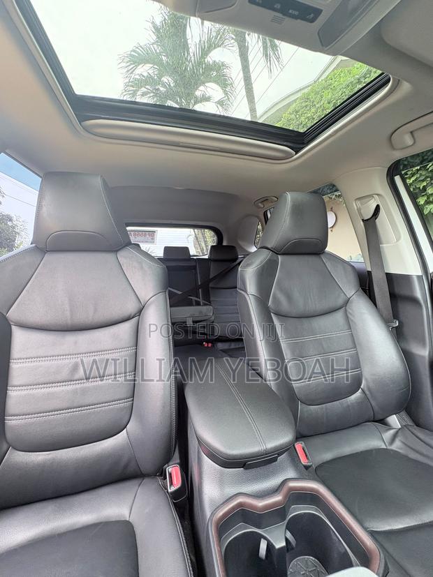 Toyota RAV4 XLE Premium 2021 White