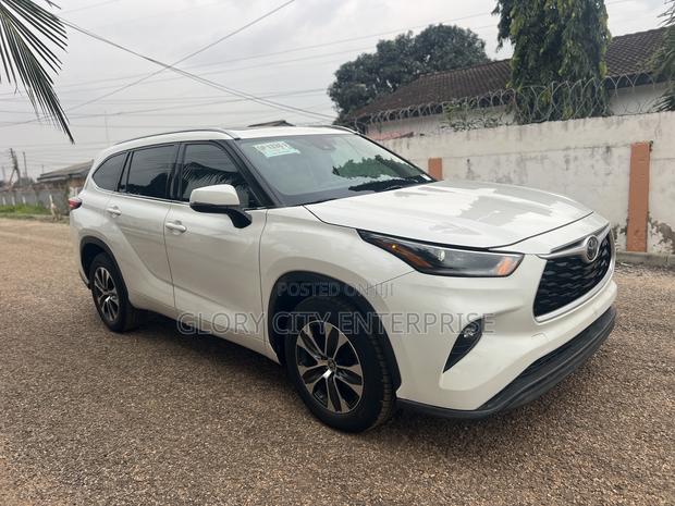 Toyota Highlander XLE 2021 White
