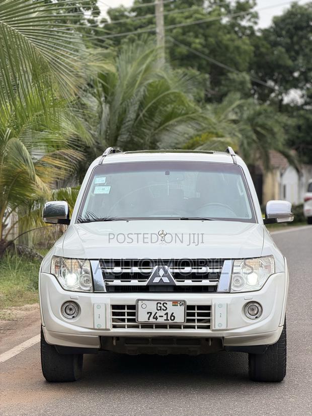 Mitsubishi Pajero 2016 White