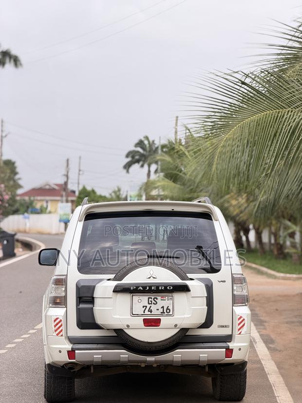 Mitsubishi Pajero 2016 White