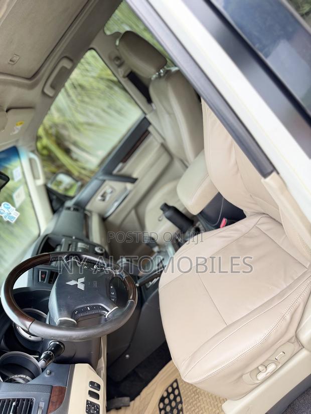 Mitsubishi Pajero 2016 White