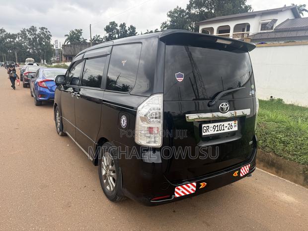 Toyota Voxy 2013 Black
